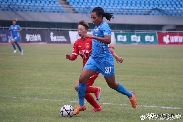斯基拉：AC米兰今年5月就已决定出售莱奥，球员首选去英超踢球